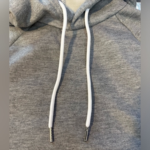 the WARMY OVERSIZED HOODIE DRESS - Color Gray ONLY - Size M - Picture 4 of 6